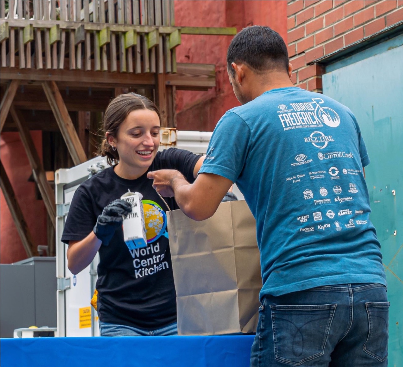 Callie, HIP 2025 Cohort member, handing food out for their World Central Kitchen DC activation